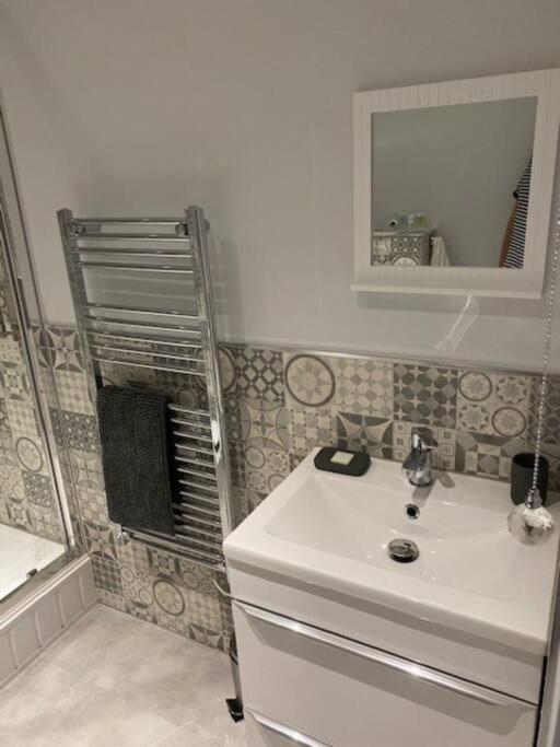 Luxury Mumbles View Studio Apartment Суонси Экстерьер фото
