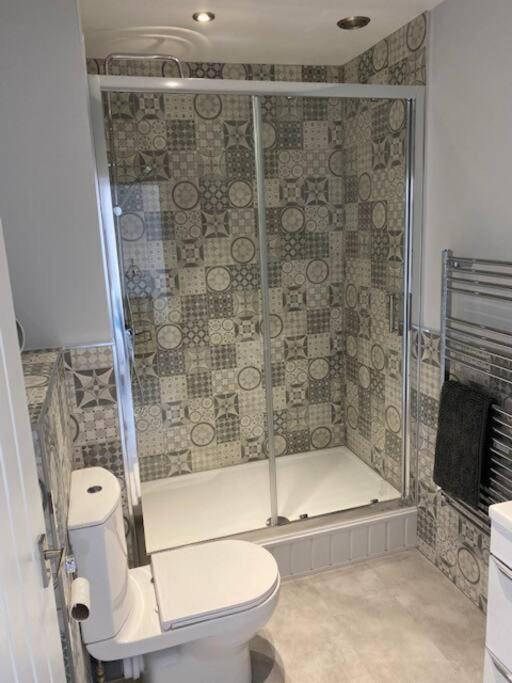 Luxury Mumbles View Studio Apartment Суонси Экстерьер фото